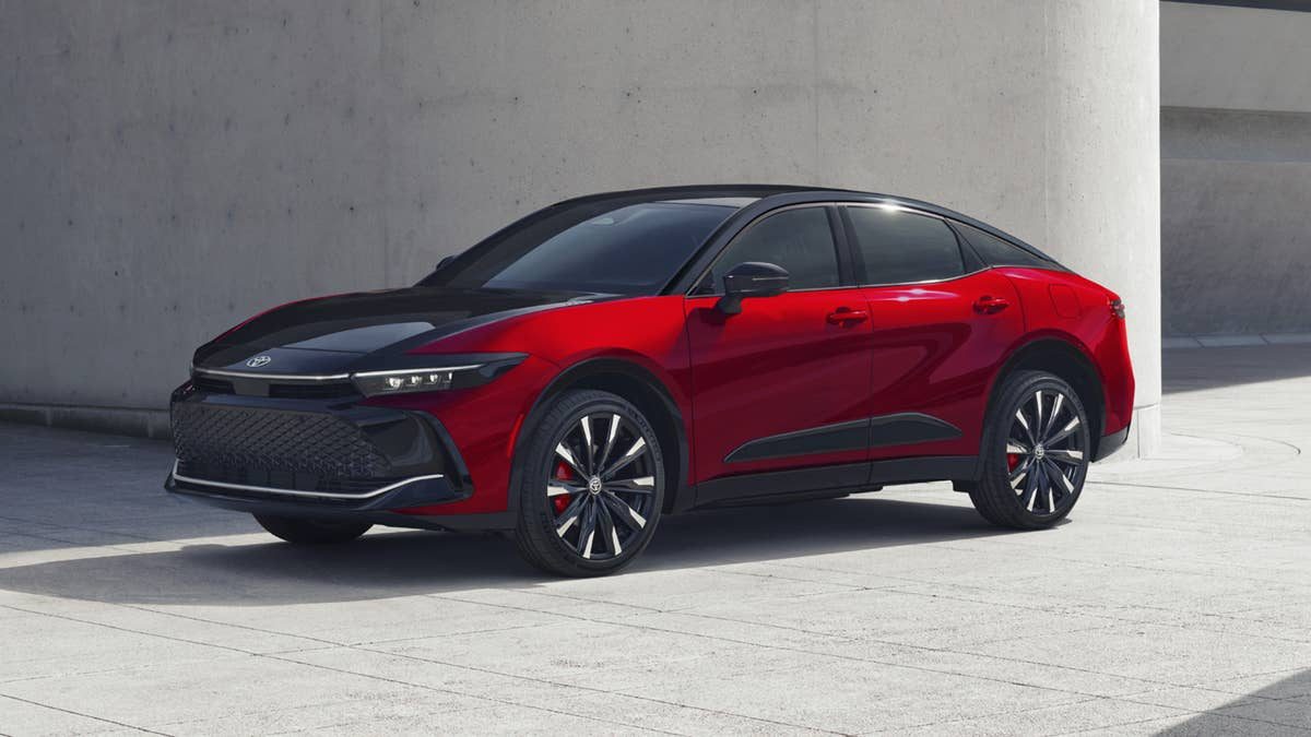 Când toți fug spre SUV-uri, Toyota Crown 2027 se agață cu un update fresh