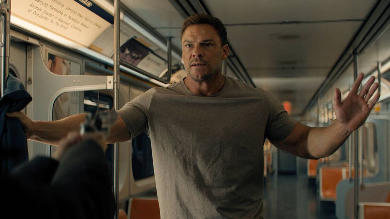 Reacher se întoarce mai masiv și mai nemilos ca niciodată în primul teaser al sezonului 4