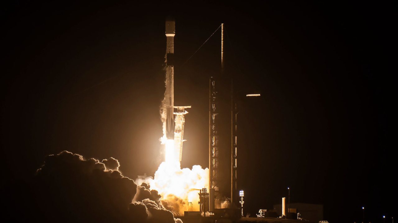 O rachetă SpaceX va lovi Luna în august, un impact spectaculos și neașteptat