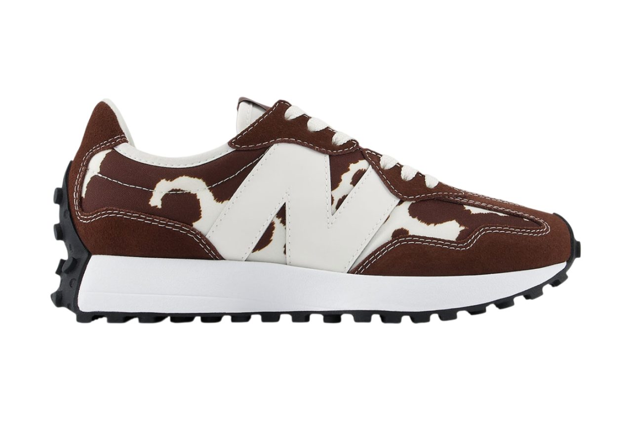 Noile New Balance 327 arată bestial cu printul vacă din pozele oficiale