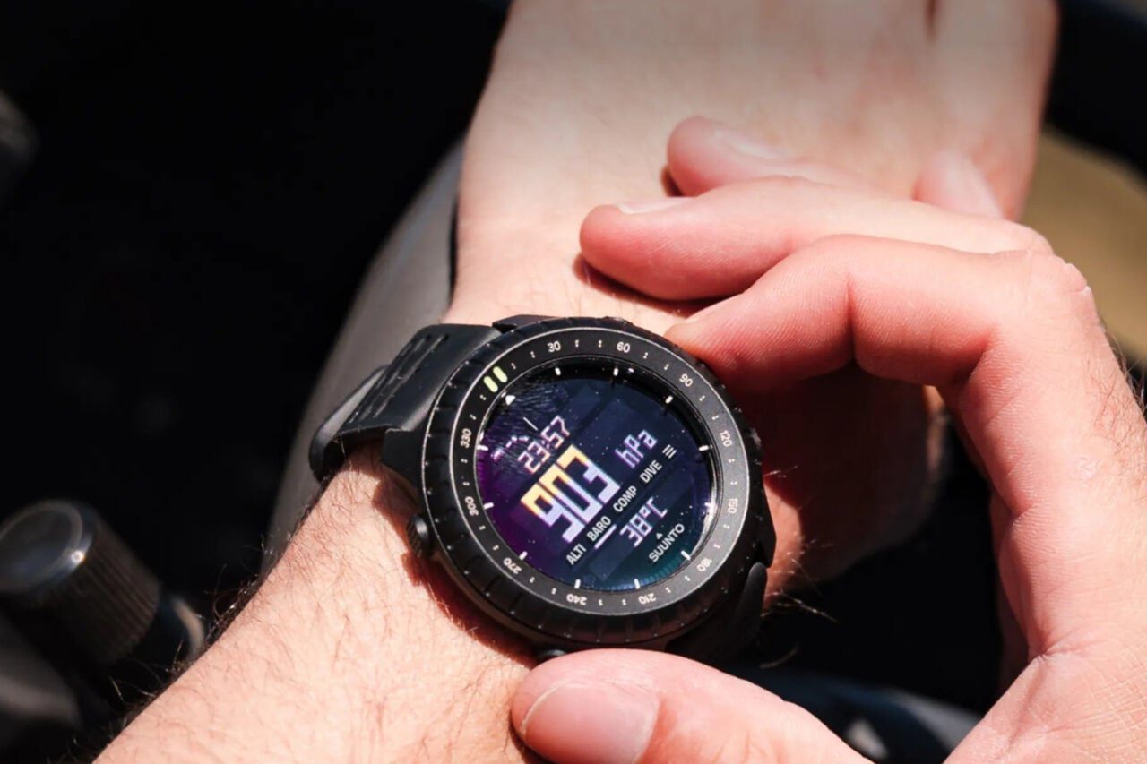 Suunto Core 2 vine blindat și-ți spune exact când lovește furtuna