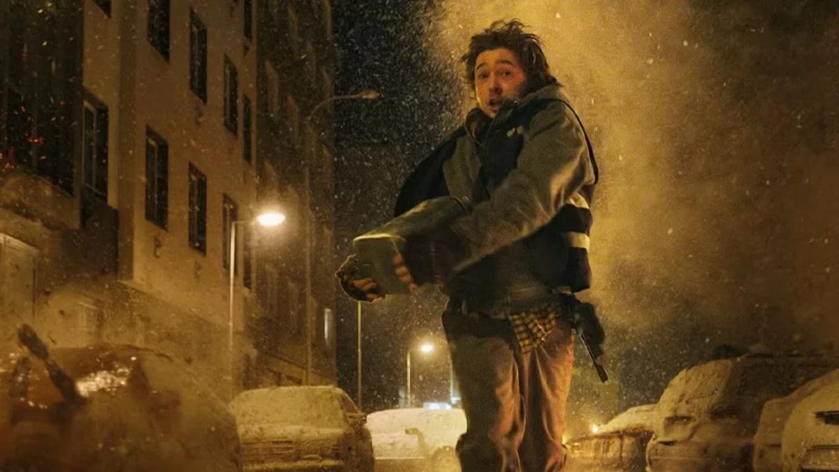 Zombii cad din cer în noul clip Resident Evil