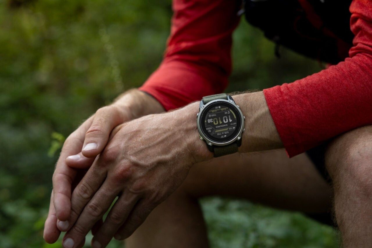Autonomia noului Garmin depășește Apple Watch Ultra 4